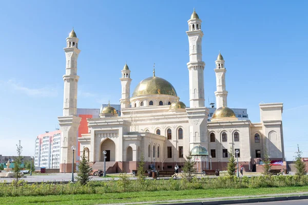Петропавловск Казахстан Августа 2019 Года Большая Мусульманская Мечеть Против Неба — стоковое фото