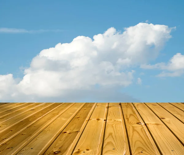 Blå Himlen Moln Med Trä Gångväg — Stockfoto