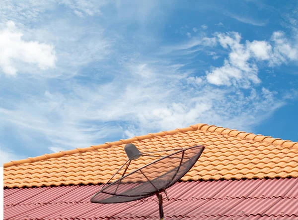 Antenna Tetőn Ház Eget Felhők — Stock Fotó