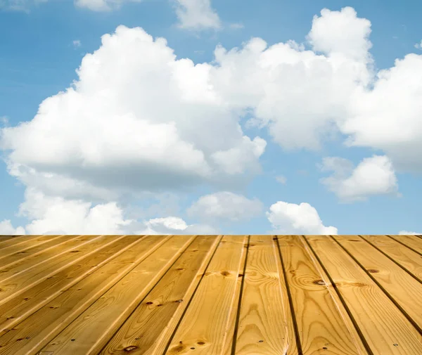 Blå Himlen Moln Med Trä Gångväg — Stockfoto