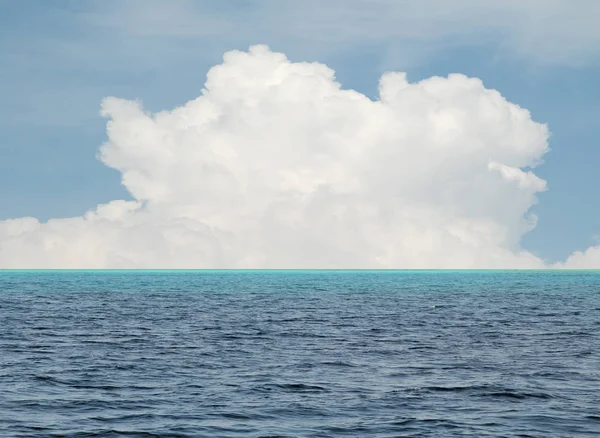 Cielo Blu Con Nuvole Mare — Foto Stock