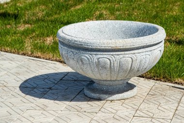 Park kaldırım sokakta vazo taş.