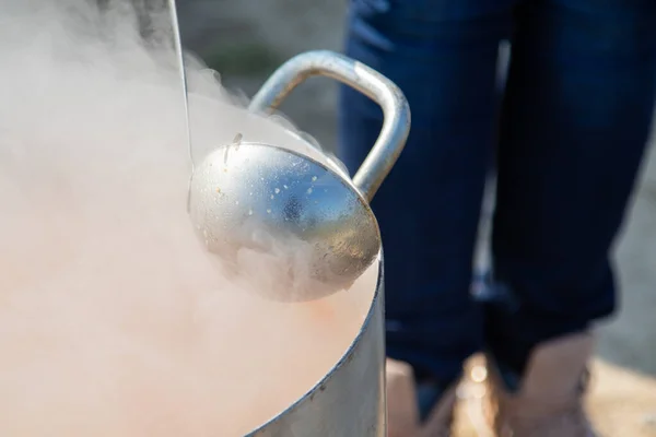 Cuisson Soupe Poisson Dans Rue Sur Bûcher — Photo