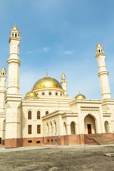 Petropavlovsk Cazaquistão Maio 2019 Mesquita Muçulmana Cúpulas Douradas — Fotografia de Stock