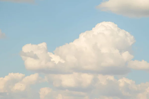 Langit Biru Dengan Awan Cumulus Putih Yang Indah Awan Langit — Stok Foto