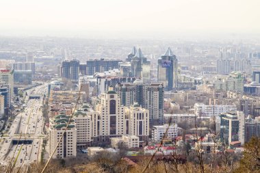 Almatı, Kazakistan-Mart 29, 2019: Almatı şehir, Kazakistan modern mimarlık. Yukarıdan görüntüle.