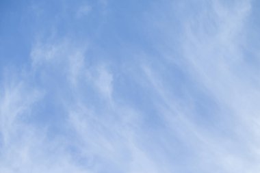 Açık bir günde bir arka plan olarak mavi gökyüzü.