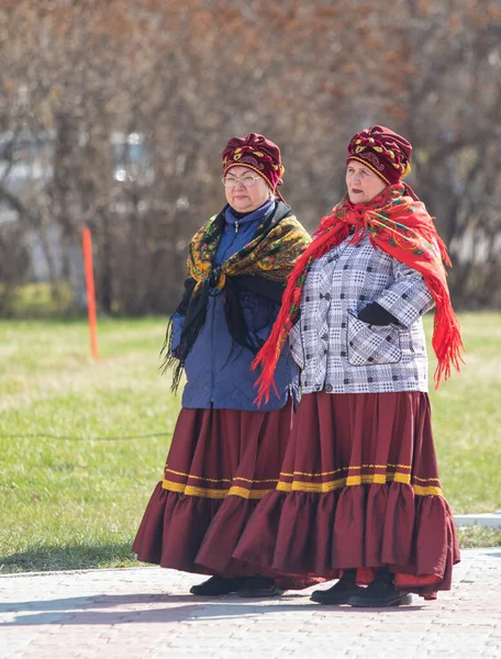 加罗巴甫洛夫斯克 2019年5月1日 哈萨克斯坦人民的民族服装歌曲和舞蹈 哈萨克斯坦5月1日是人民团结日 — 图库照片