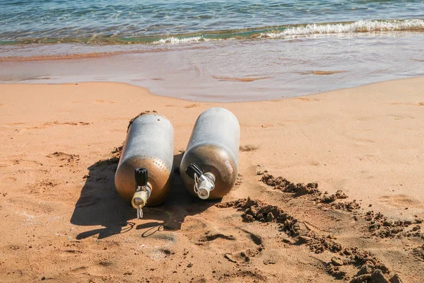Sharm Sheikh Ägypten November 2017 Zwei Sauerstoffflaschen Zum Tauchen Sand — Stockfoto