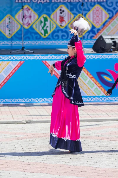 Petropavlovsk Kazakistan Maggio 2019 Canzoni Balli Nei Costumi Nazionali Dei — Foto Stock
