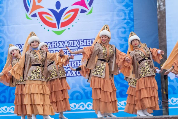 Petropavlovsk Cazaquistão Maio 2019 Cânticos Danças Nos Trajes Nacionais Dos — Fotografia de Stock