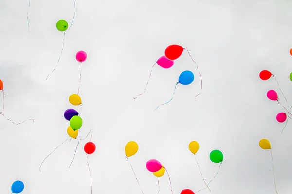 Balões Contra Céu Com Nuvens — Fotografia de Stock