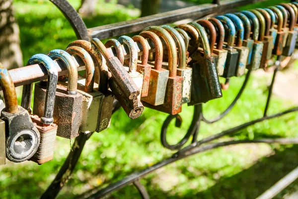 Castle Love Hängande Staketet — Stockfoto