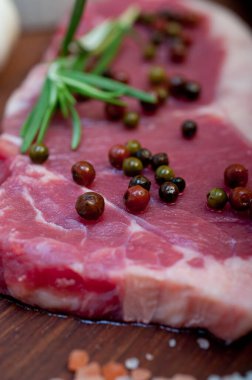 Çiğ pirzola bifteği