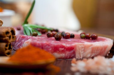 Çiğ pirzola bifteği