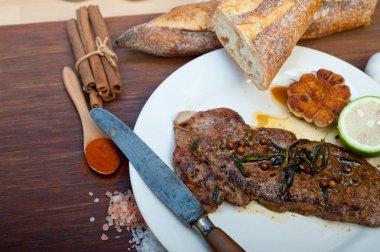 Kızarmış pirzola bifteği