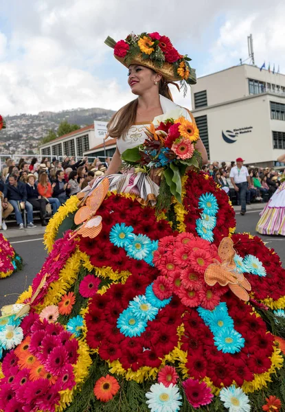 Funchal Madeira Portugal April 2018 Woman Colorful Costume Madeira Flower — Stock Photo, Image