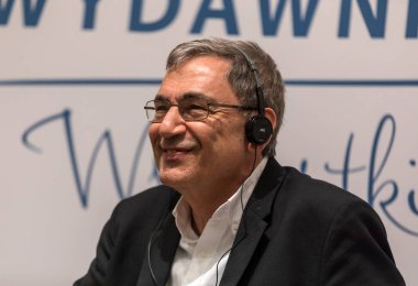 Krakov, Polonya - 21 Mayıs 2018: Toplantı ile Türk yazar, Nobel Ödülü sahibi Orhan Pamuk edebi yayıncılar 65 yıldönümü vesilesiyle Krakow. Polonya