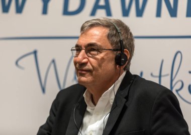 Krakov, Polonya - 21 Mayıs 2018: Toplantı ile Türk yazar, Nobel Ödülü sahibi Orhan Pamuk edebi yayıncılar 65 yıldönümü vesilesiyle Krakow. Polonya