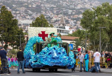 Funchal; Madeira; Portekiz - 22 Nisan; 2018: Madeira çiçek Festivali Parade, Funchal, Madeira, Portekiz, çiçek kayan nokta
