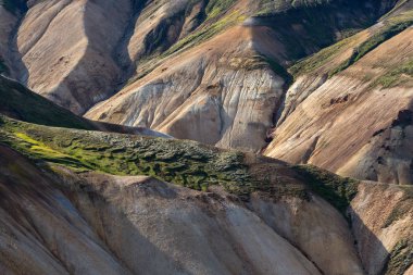 Fjallabak Doğa Rezervi 'ndeki Landmannalaugar volkanik dağları. İzlanda