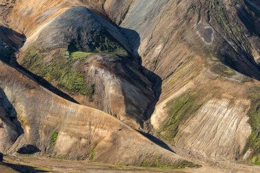 Fjallabak Doğa Rezervi 'ndeki Landmannalaugar volkanik dağları. İzlanda