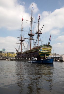 Amsterdam, Hollanda - 20 Nisan 2017: Hollanda Doğu Hindistan Şirketi kopyası 'Amsterdam', Amsterdam, Hollanda Ulusal Denizcilik Müzesi demirleyen gemi