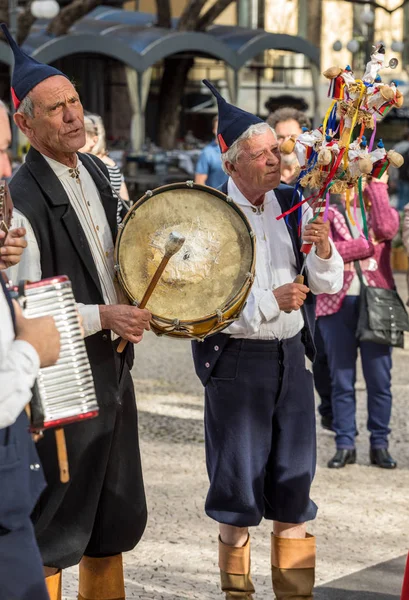 Funchal Portugal Abril 2018 Músicos Folclóricos Bailarinos Que Apresentam Avenida — Fotografia de Stock