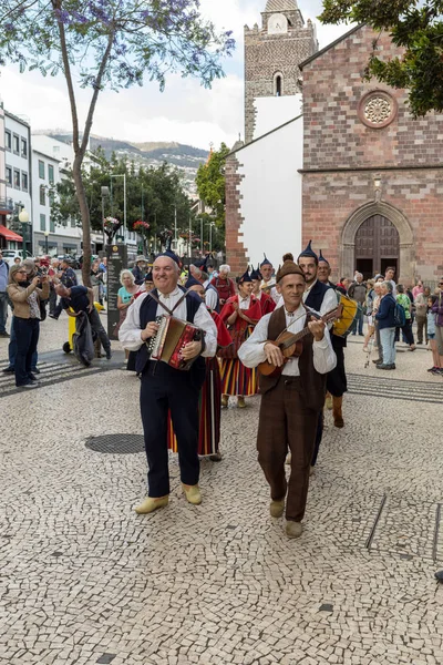 Funchal Portugal Abril 2018 Músicos Populares Bailarines Que Actúan Avenida — Foto de Stock