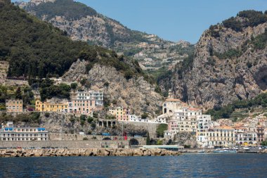 Amalfi Coast bölgesinde Campania, İtalya denizde Marnixkade Amalfi 