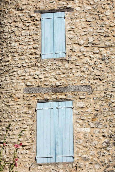 Starý Kamenný Dům Dřevěnými Okenicemi Provence Francie — Stock fotografie