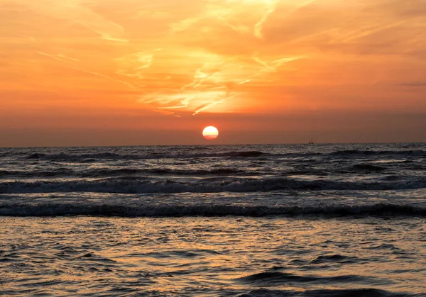 Vista Panoramica Del Mare Contro Cielo Arancione — Foto Stock