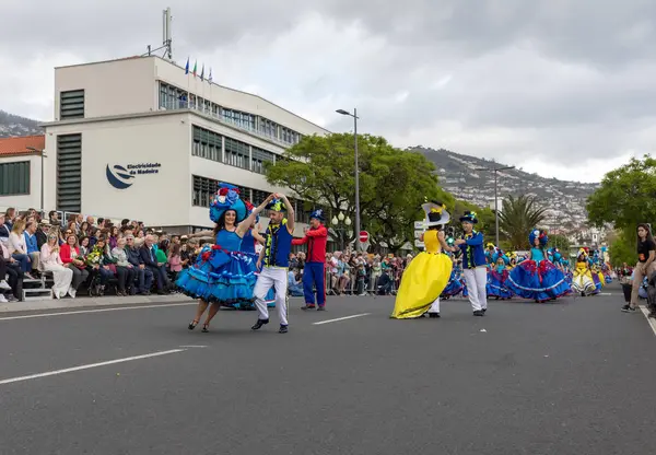 Funchal Madery Portugalia Kwietnia 2018 Grupa Ludzi Kolorowe Kostiumy Tańczy — Zdjęcie stockowe