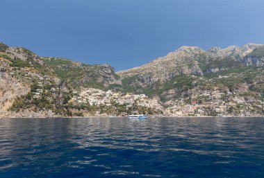 Positano, İtalya - 13 Haziran 2017: Positano Amalfi Coast bölgesinde Campania, İtalya denizde görüldü 