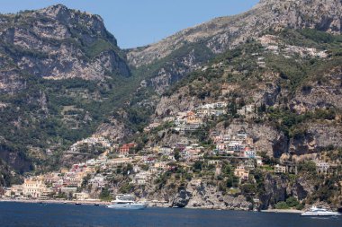 Positano, İtalya - 13 Haziran 2017: Positano Amalfi Coast bölgesinde Campania, İtalya denizde görüldü 