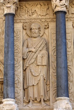 Havariler Batı Portal'da Saint Trophime Katedrali Arles, Fransa heykelleri. Bouches-du-Rhône, Fransa