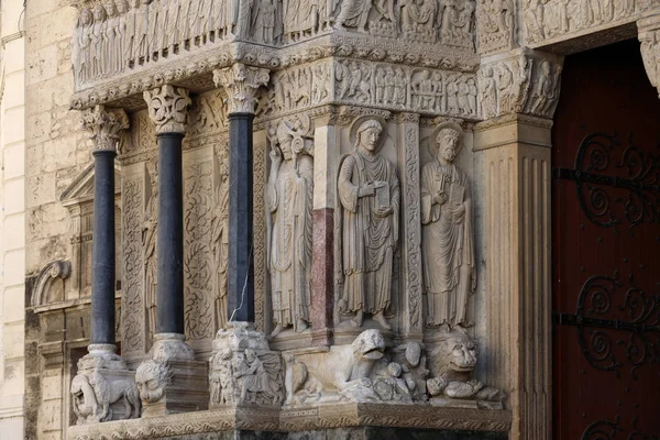 Estátuas Apóstolos Portal Oeste Catedral Santo Troféu Arles França Bouches — Fotografia de Stock