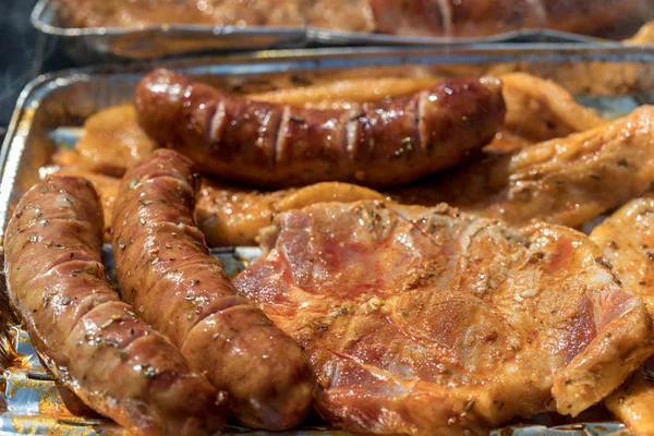 Нездоровые Вкусные Сосиски Мясо Гриле — стоковое фото