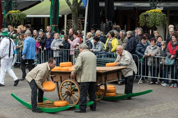 Alkmaar Países Bajos Abril 2017 Mercado Típico Quesos Ciudad Alkmaar —  Fotos de Stock