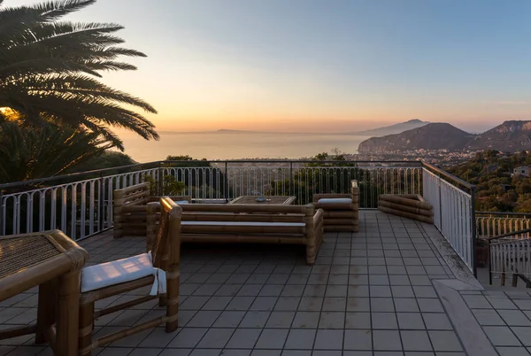 Tafel Het Terras Met Uitzicht Baai Van Napels Vesuvius Het — Stockfoto