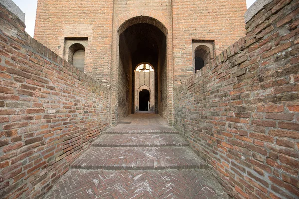 埃斯特涅城堡 Castle Estense 是一座建于14世纪的四座城堡 位于意大利埃米莉亚 罗马纳的费拉拉 — 图库照片