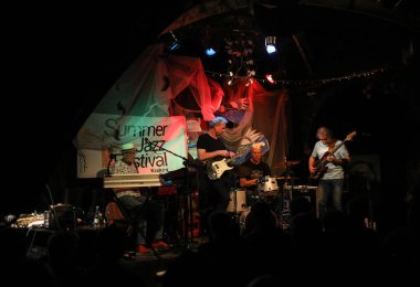 Cracow, Polonya - 25 Haziran 2018: Laboratorium canlı yaz Caz Festivali'nde Krakow'da gerçekleştirir, 500'den fazla caz müzisyenleri gerçekleştirir ve 150'den fazla konser ev sahipliği yapacak festival 23 sürümüdür