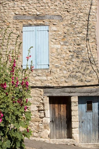 Antigua Casa Piedra Con Persianas Madera Provenza Francia —  Fotos de Stock