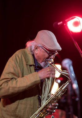 Cracow, Polonya - 28 Haziran 2018: Charles Lloyd ve şaşılacak şey ve Bill Frisell Kijow.Centre yaz Caz Festivali'nde Krakow'da aşaması yaşıyor. Polonya