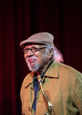 Cracow, Polonya - 28 Haziran 2018: Charles Lloyd ve şaşılacak şey ve Bill Frisell Kijow.Centre yaz Caz Festivali'nde Krakow'da aşaması yaşıyor. Polonya