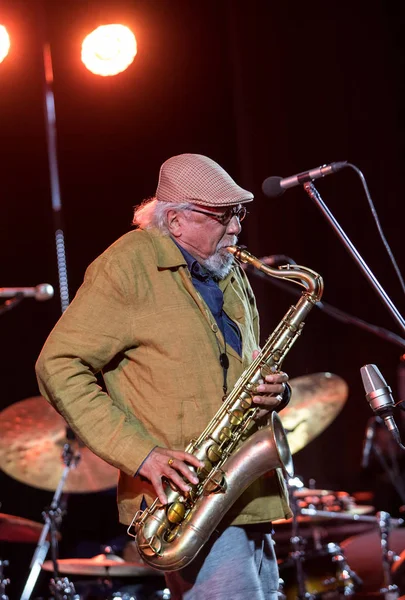 Cracow, Polonya - 28 Haziran 2018: Charles Lloyd ve şaşılacak şey ve Bill Frisell Kijow.Centre yaz Caz Festivali'nde Krakow'da aşaması yaşıyor. Polonya
