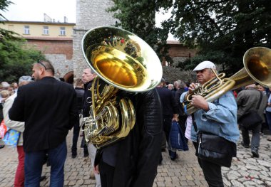 Krakov, Polonya - 1 Temmuz 2018: New Orleans festivale Barbican gelen yaz Caz Festivali'nde Krakow'da Main Square. Polonya