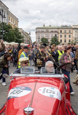  Krakov, Polonya - 1 Temmuz 2018: New Orleans festivale Barbican gelen yaz Caz Festivali'nde Krakow'da Main Square. Polonya