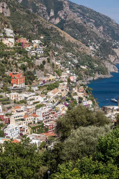 Malé Městečko Positano Podél Pobřeží Amalfi Mnoha Nádhernými Barvami Řadových — Stock fotografie