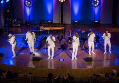 Krakov, Polonya - 8 Temmuz 2018: 6 konferans salonu en fazla Uj yaz Caz Festivali'nde Krakow'da sahnede canlı alın. Polonya